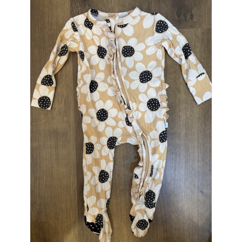 POSH PEANUT Reagan Beige Flower Zip Up Sleeper 3-6 Mo Ruffle